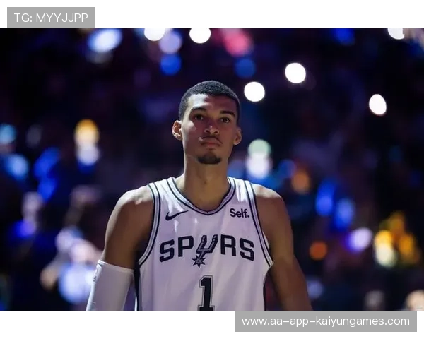 文班亚马帮手来了！福克斯战鹈鹕迎赛季首秀