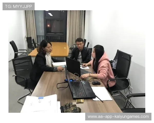足球场馆临时安保合同模板与履约保证金条款，足球场保安能看球吗